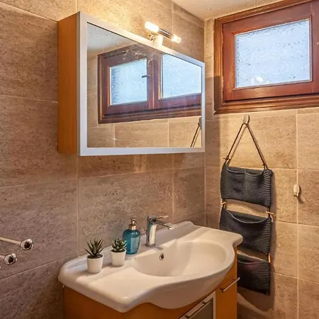 Elegant Marlon With Shared Pool Near Sani