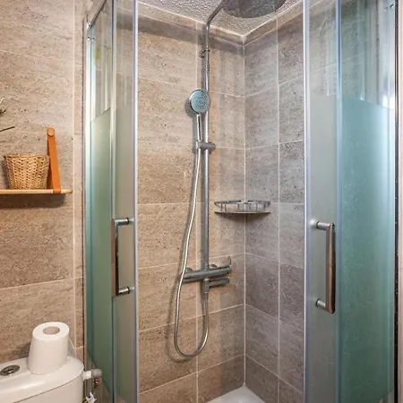Elegant Marlon With Shared Pool Near Sani *