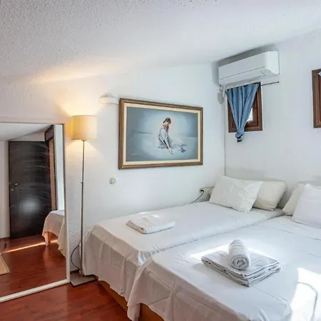 Elegant Marlon With Shared Pool Near Sani Willa *