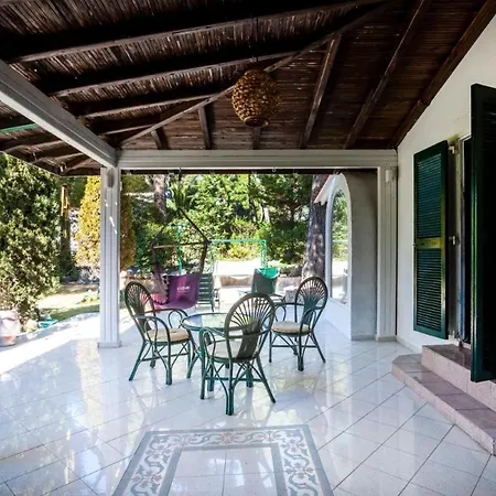 Elegant Marlon With Shared Pool Near Sani *