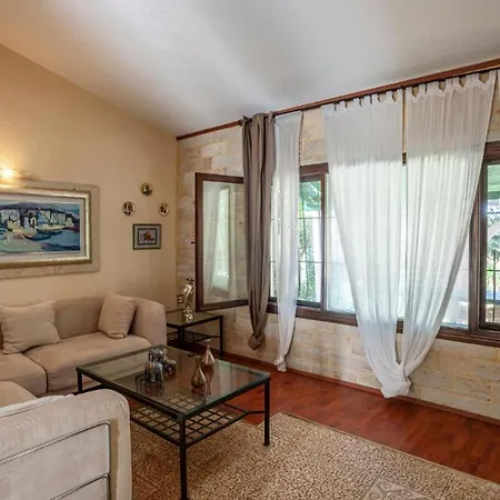 Elegant Marlon With Shared Pool Near Sani *