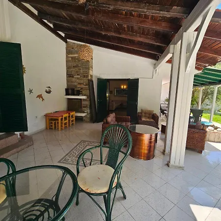 Willa Elegant Marlon With Shared Pool Near Sani